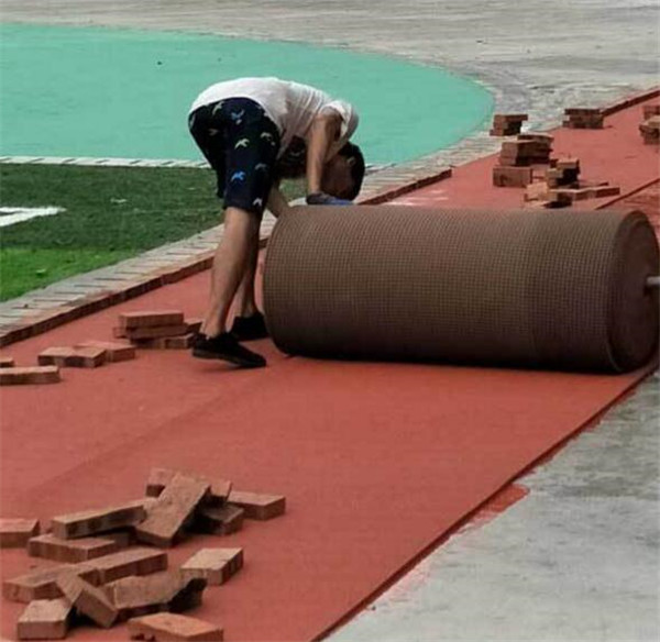 預(yù)制式環(huán)保橡膠卷材跑道