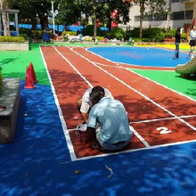 利達環保塑膠跑道、塑膠跑道材料廠家、標準13毫米塑膠跑道 塑膠跑道專用底料膠水 13毫米環保水性TPU改性塑膠跑道材料