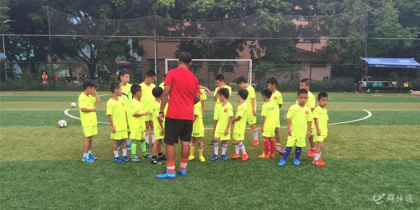 白云區松洲街槎龍聚龍足球場