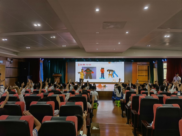 開發(fā)區(qū)第二小學(xué)開展應(yīng)急救護知識講座