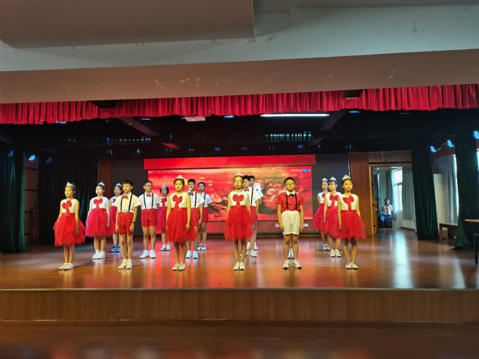 開發區二小舉行“黨的盛典，人民的節日”慶祝中國共產黨成立100周年系列主題活動之紅色經典誦讀大賽