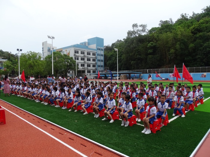 開發區第二小學舉行慶“六一”文藝匯演