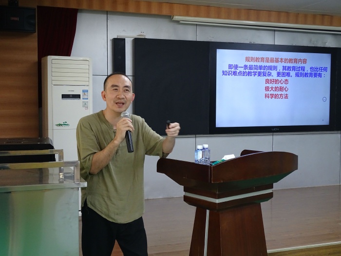 【我為群眾辦實事】開發區第二小學邀請專家開展特色班建設培訓講座