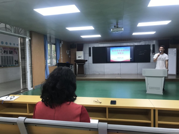 開(kāi)發(fā)區(qū)二小舉行防疫應(yīng)急演練及嘔吐物處置培訓(xùn)