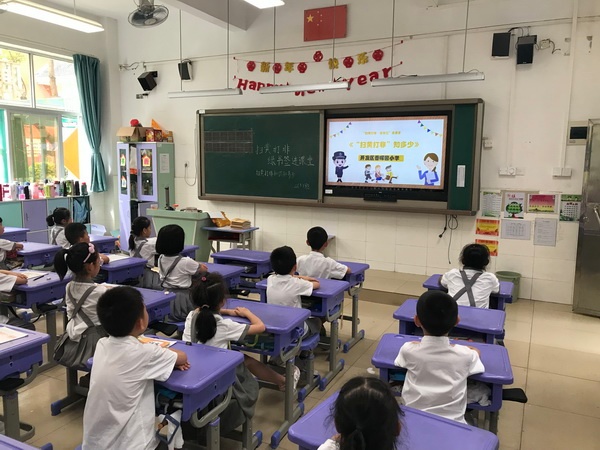 香暉園小學開展“掃黃打非·綠書簽”進課堂活動