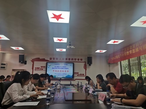 課題研究凝智慧，中期匯報促提升