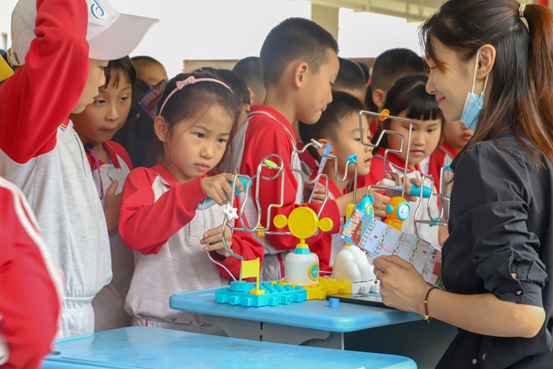 博凱小學開展“博學玩樂，凱心向黨”數學、科技活動節