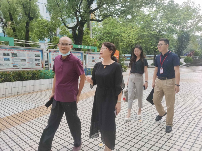 開發區責任督學到開發區第二小學開展“五項管理”督導