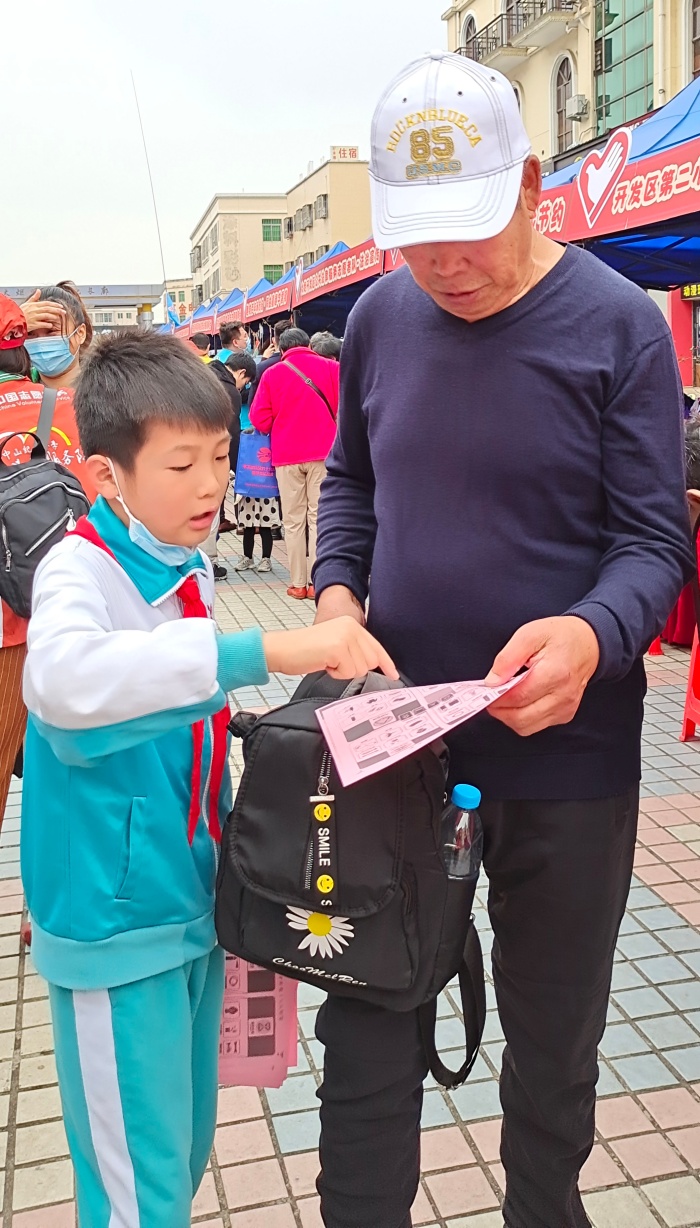 春回大地滿眼綠，愛護(hù)環(huán)境我先行