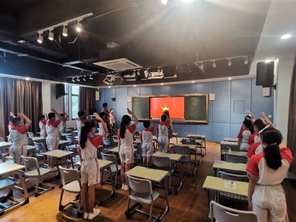 火炬開發區博凱小學召開復學后第一次少先隊干部會議