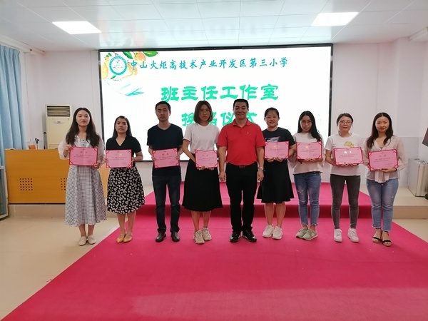 鳳麟已擲地，潤物于無聲