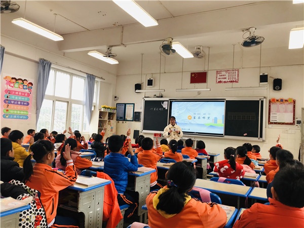 以督導促規范，以規范促提升：開發區中心小學迎接區教育事務指導中心教學常規專項督導