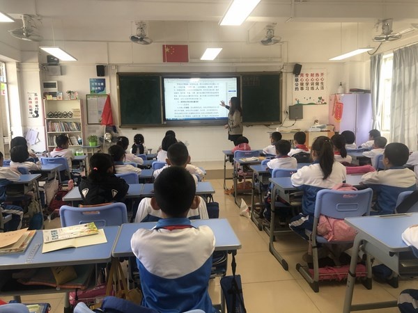 火炬區第五小學開展學生嘔吐應急演練主題班會