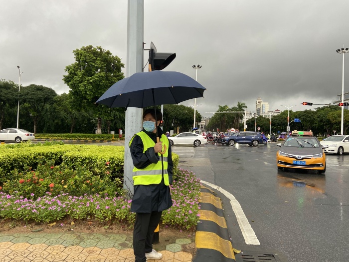 開發區第一小學：【我為群眾辦實事】站崗執勤 文明出行