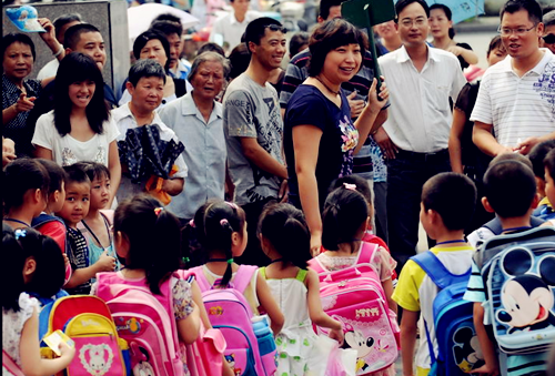 課后延時服務學校收費，家長卻不理解，老師不是掙工資了嗎？怎么還收錢？