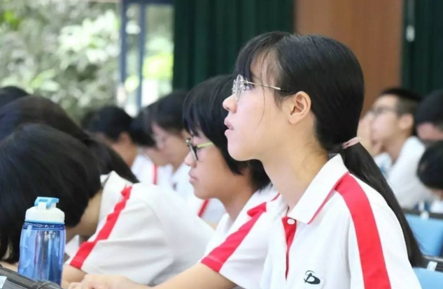 課后延時(shí)服務(wù)“副作用”來(lái)了，老師身心俱疲，家長(zhǎng)更是有苦難言