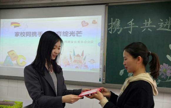 “家委會(huì)”是否應(yīng)該取消？多的家長(zhǎng)實(shí)名舉報(bào)，不能讓其肆意發(fā)展了