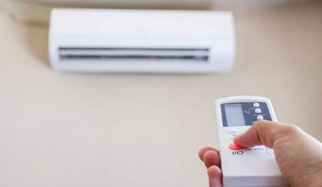 教室吹空調(diào)收取費(fèi)用，每人每天三元引發(fā)家長爭議，教師直言素質(zhì)差