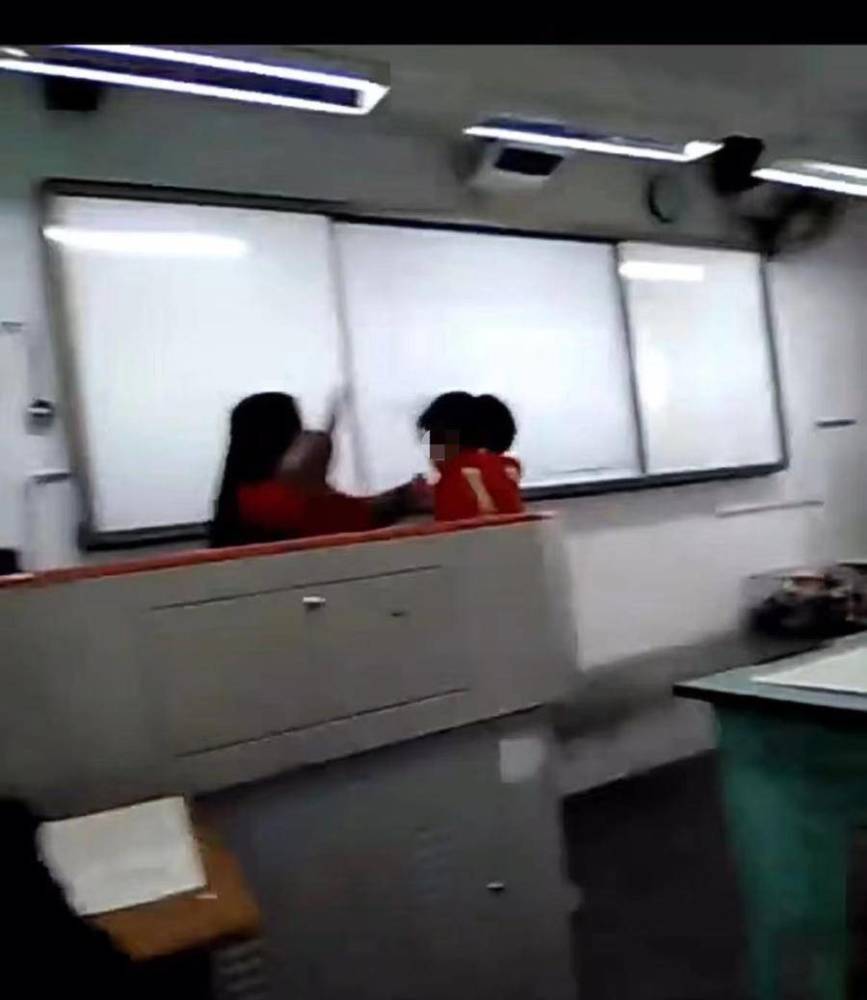 “成都一小學生做錯題被老師扇耳光”續：涉事老師向家長道歉