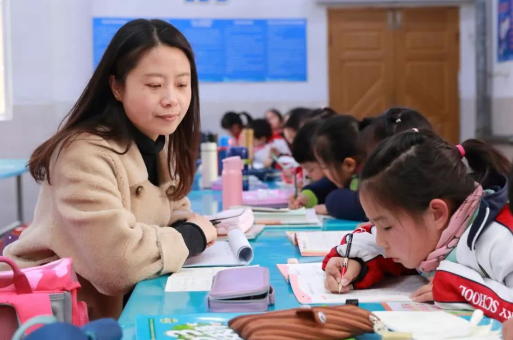 開學半個多月了，參與課后服務的老師拿到了多少補助？沒讓人失望