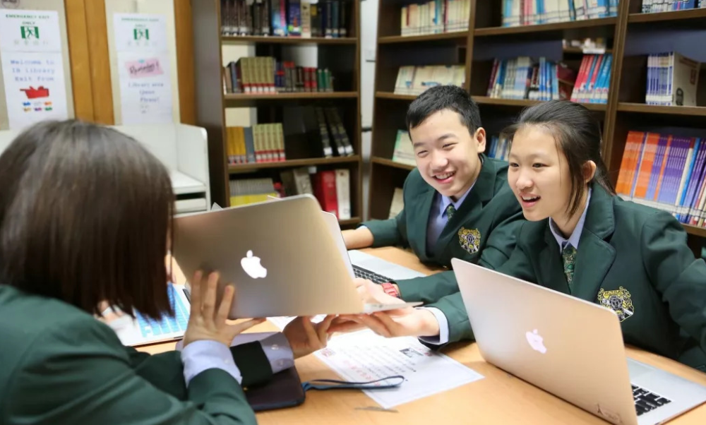 上海某?，F“天價校服”賬單，家長直接簽不同意，網友：干得漂亮