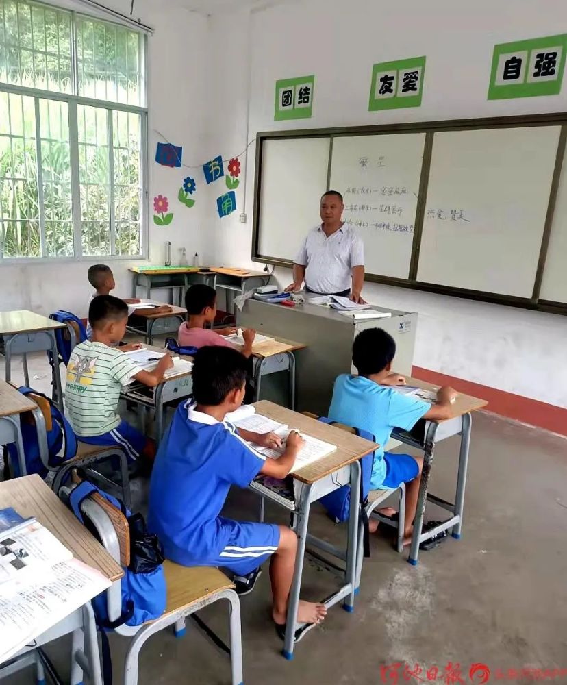 優秀鄉村教師韋善昌：扎根鄉村37載 把青春和愛奉獻給孩子們