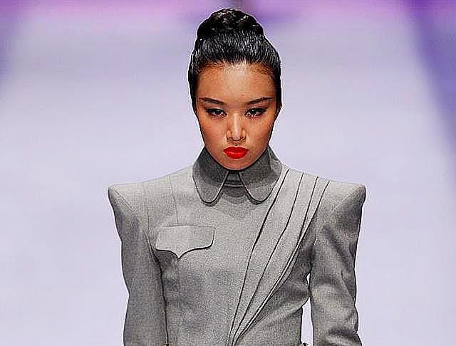 討論：給教師定制統一服裝，能提高社會地位和職業榮譽感嗎？