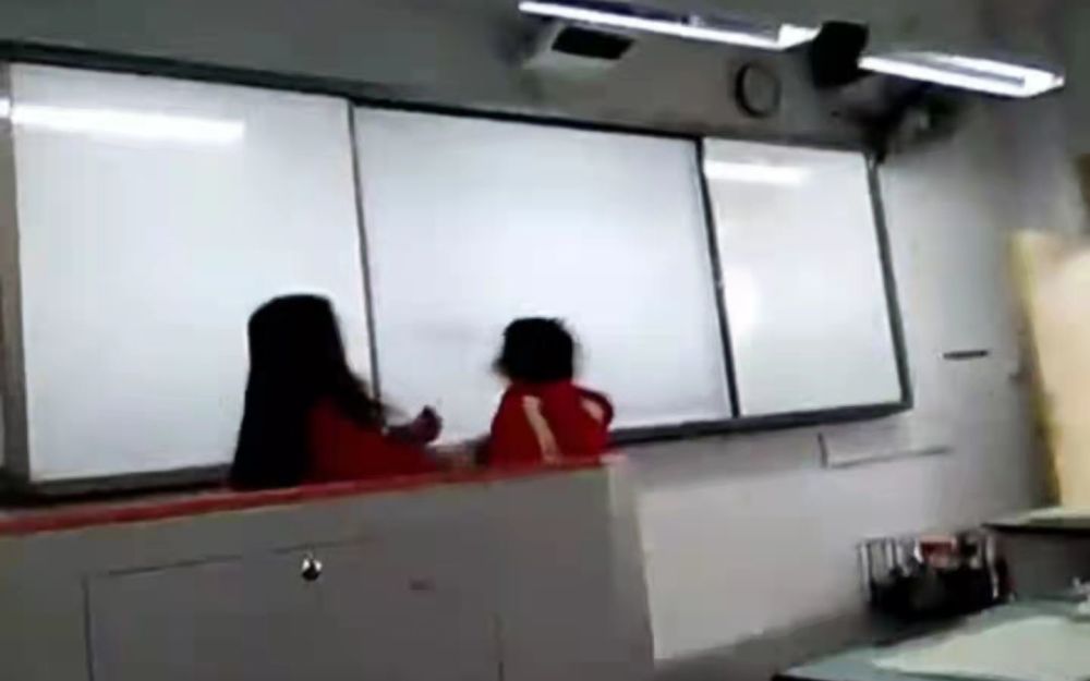 四川金堂一女老師課堂上扇女學生耳光，教育局：情況屬實，正調(diào)查