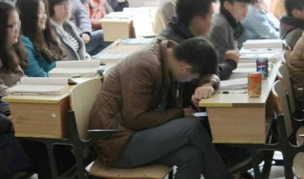 老師越來越不被尊重，頂撞老師、擾亂課堂紀律的，為什么越來越多