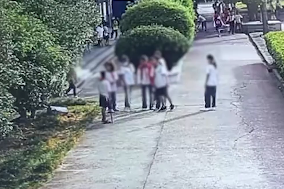 福建兩小學生起沖突，一人被打傷住進ICU，相關部門已介入處理