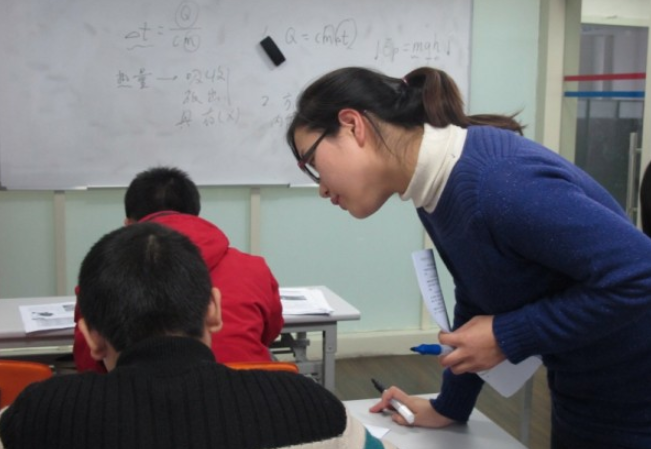 培訓機構受限后，教師又開辟了“新財路”，家長乖乖把錢奉上