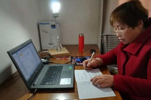 一線優(yōu)秀教師突然離職，看到他的辭職信后，引發(fā)人們的思考