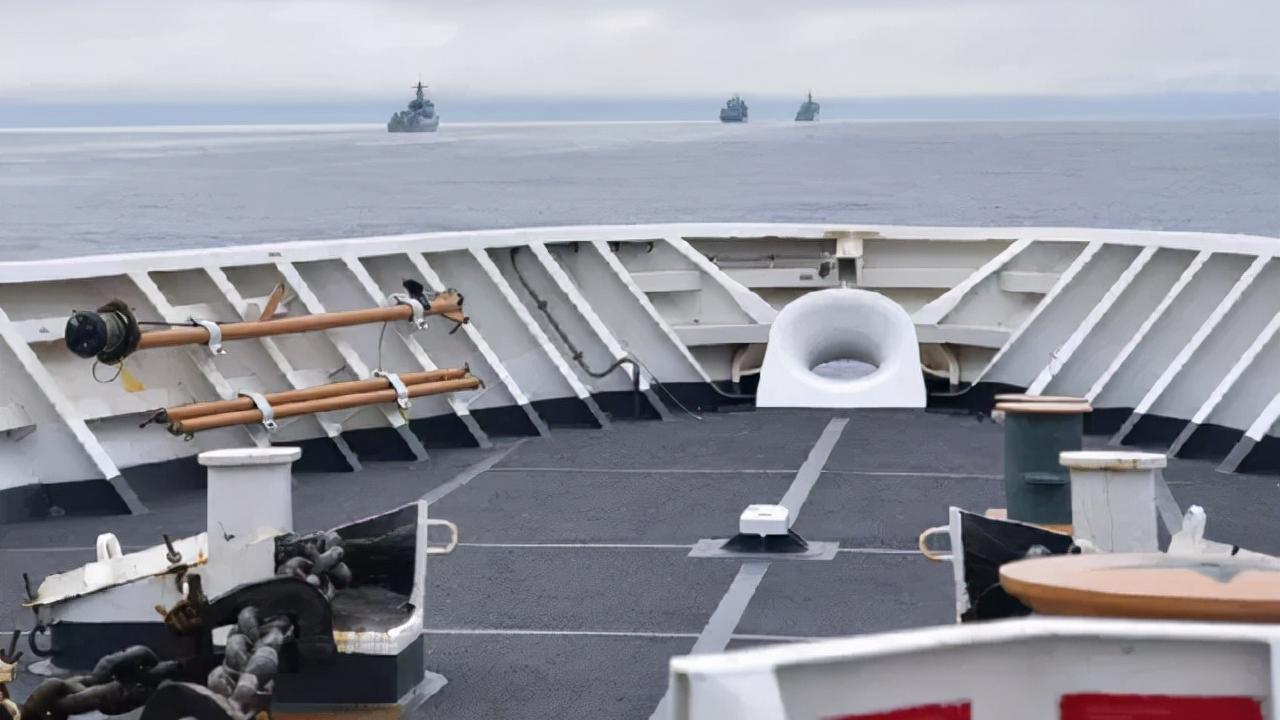 “美專屬經(jīng)濟(jì)區(qū)內(nèi)出現(xiàn)中國(guó)艦隊(duì)！”讓中國(guó)教教美國(guó)什么是專業(yè)