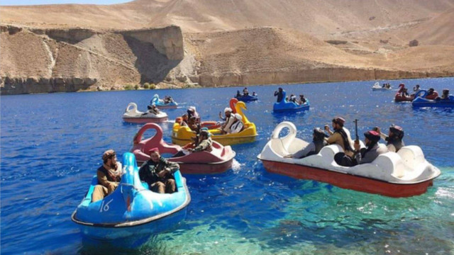 英國記者發“塔利班士兵在阿富汗湖上坐腳踏船”照片，網友驚了