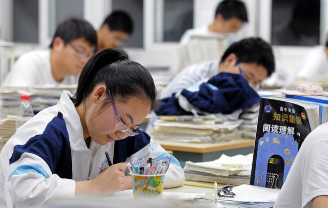 “取消文理分科”再被推上風口浪尖，涉及7省份，學生福利來了