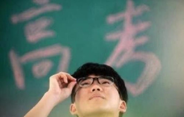 少年盜走高考試卷，國(guó)家立即更換超難備用卷，入獄的他仍考了一本