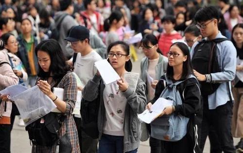 考生621分進入211大學，收到錄取通知卻高興不起來，無奈選擇復讀