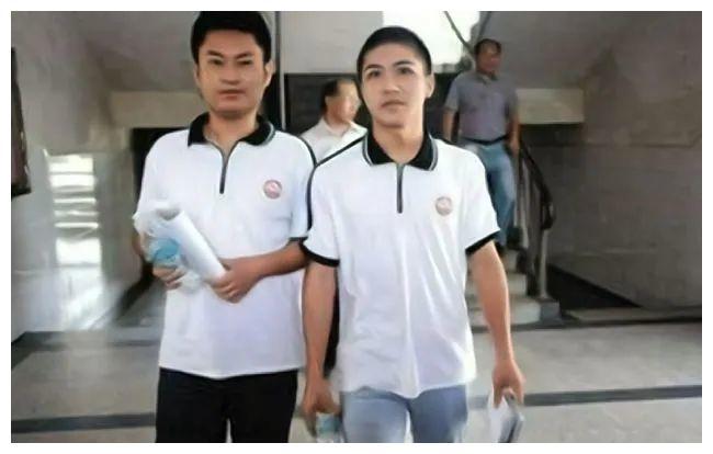 7年前，江西2位“奪刀少年”，因救全車人錯過高考，現在怎么樣了？