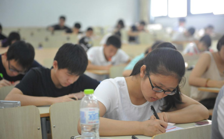 大一學生不能報考英語四級，新生困惑不已，學長們道出實情