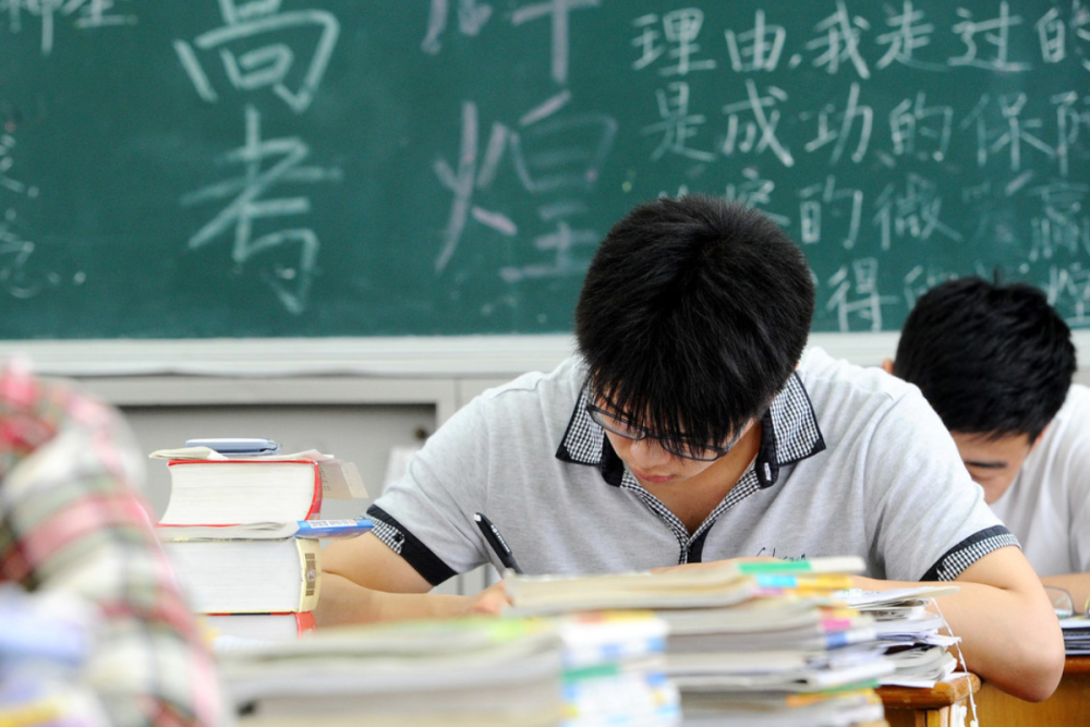 18年前19歲少年偷竊高考試卷，影響630萬考生，他的結局怎樣？