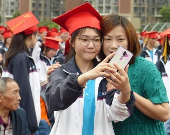 北大文科專業(yè)被理科生占據(jù)，新高考出現(xiàn)“鬧劇”，評(píng)論區(qū)爭(zhēng)議不斷