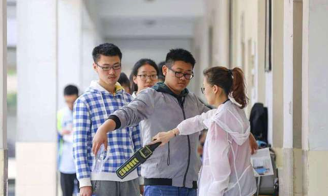 教育部發新通知，想考985、211的學生只能靠成績，家長別白忙活了