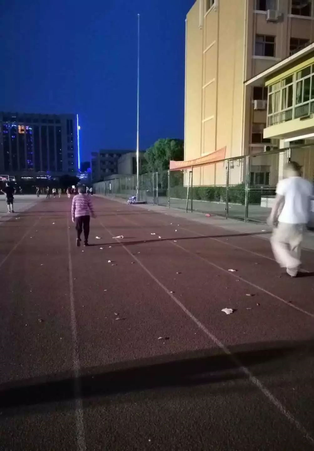 9所符合條件的城區學校的體育場地全部向社會開放。