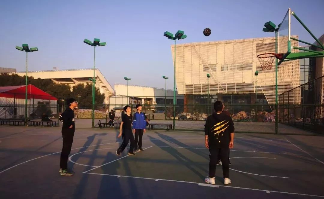 9所符合條件的城區學校的體育場地全部向社會開放。