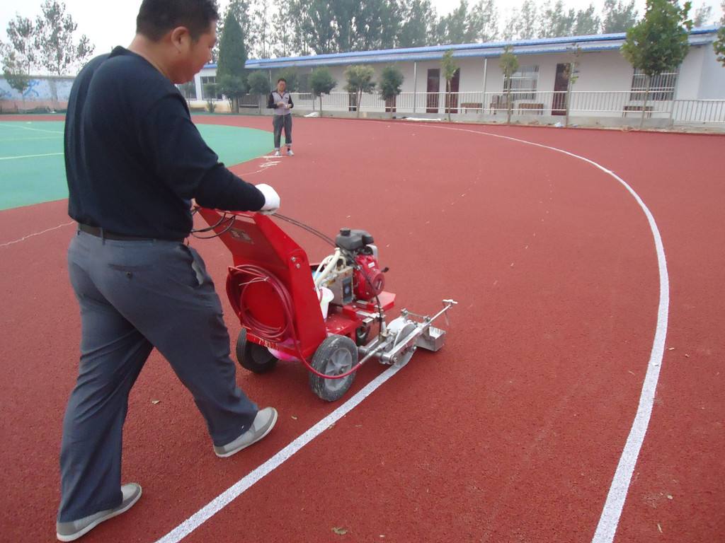 <a href=http://m.cnzcn.net.cn target=_blank class=infotextkey>塑膠跑道</a>畫線