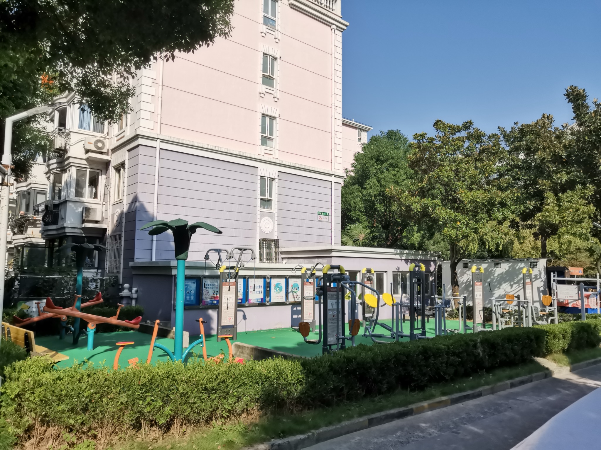 鎮西居委市民益智健身苑點