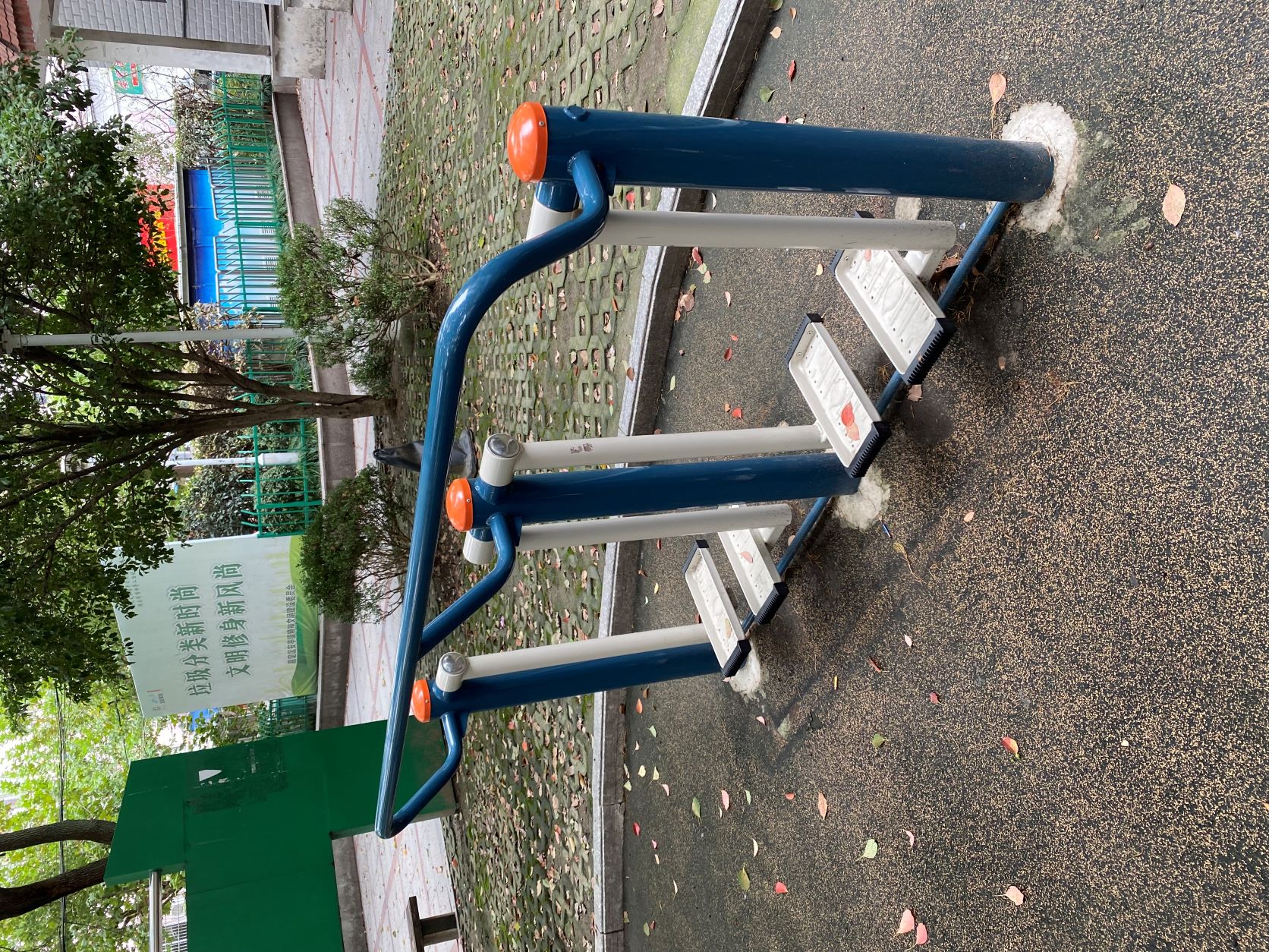 二位太空漫步機