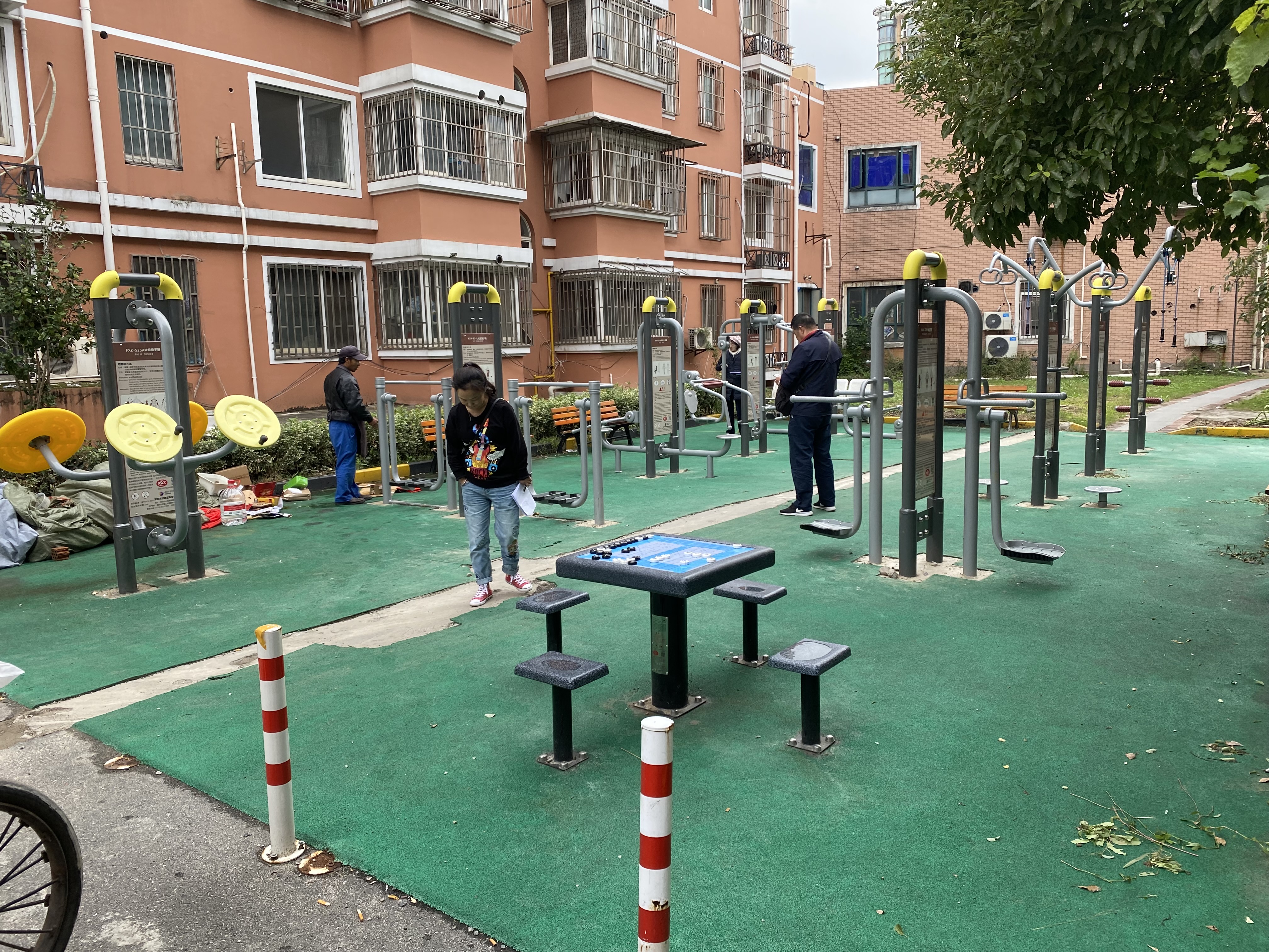 靜安區彭浦鎮白遺橋居委健身點（陽城路101弄三）