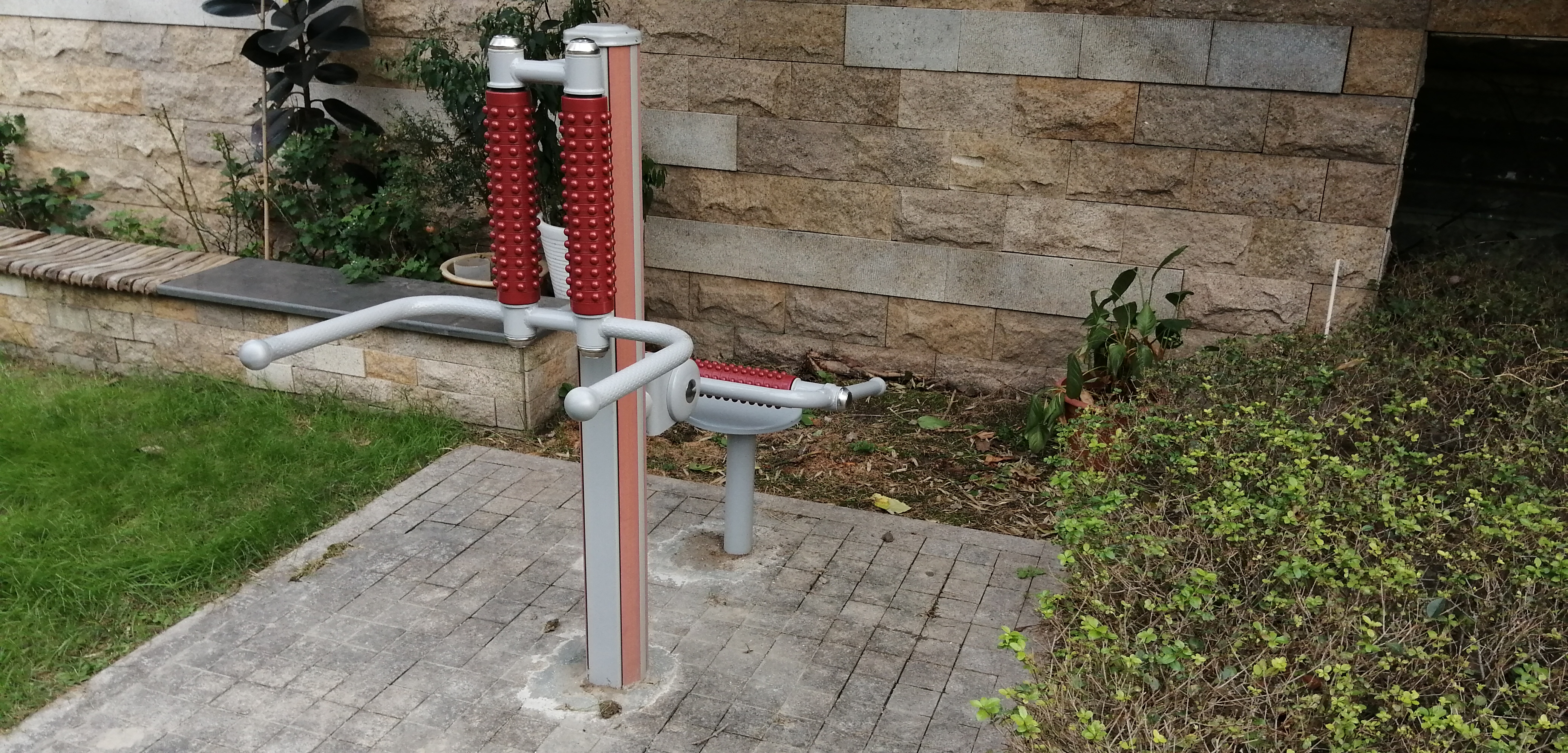 坐式腰背按摩器