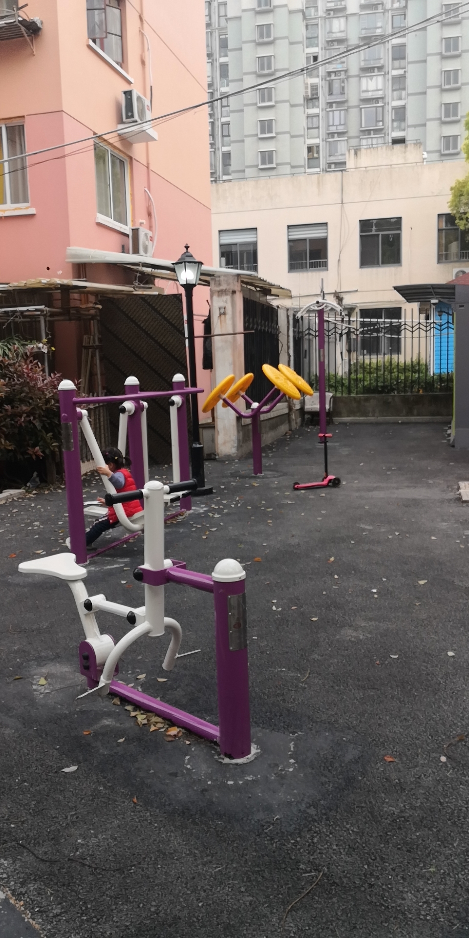 閔行區(qū)莘莊鎮(zhèn)莘南花苑一村健身點(diǎn)